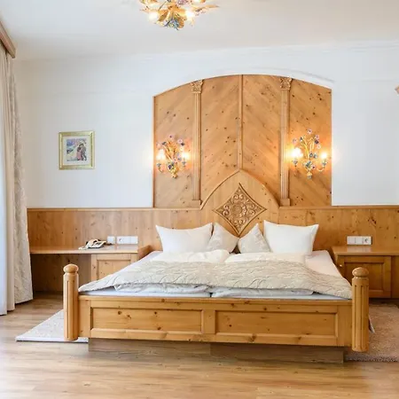 Hotel Garni Castel 4*